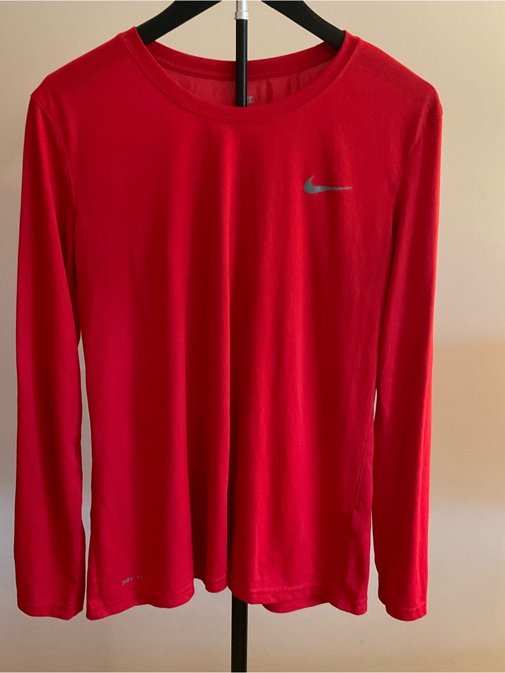 Nike Women's Dri-Fit Red Long-Sleeve Athletic Top Size Large